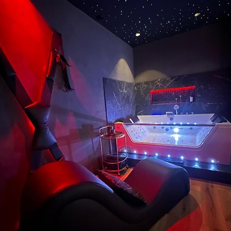 Loveroomxspa Bourg-Saint-Christophe Экстерьер фото