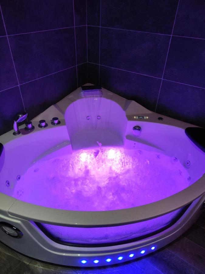 Loveroomxspa Bourg-Saint-Christophe Экстерьер фото