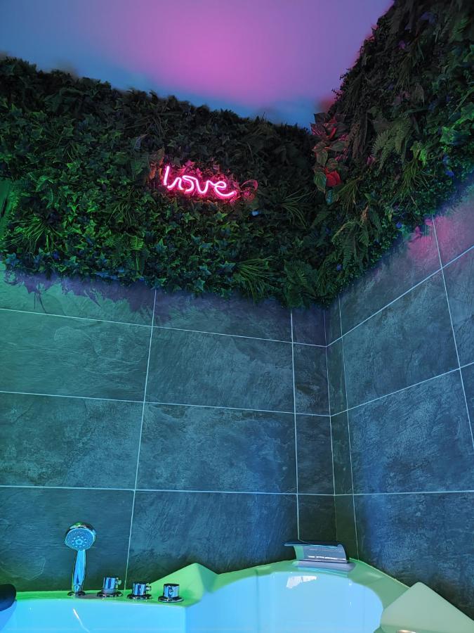 Loveroomxspa Bourg-Saint-Christophe Экстерьер фото