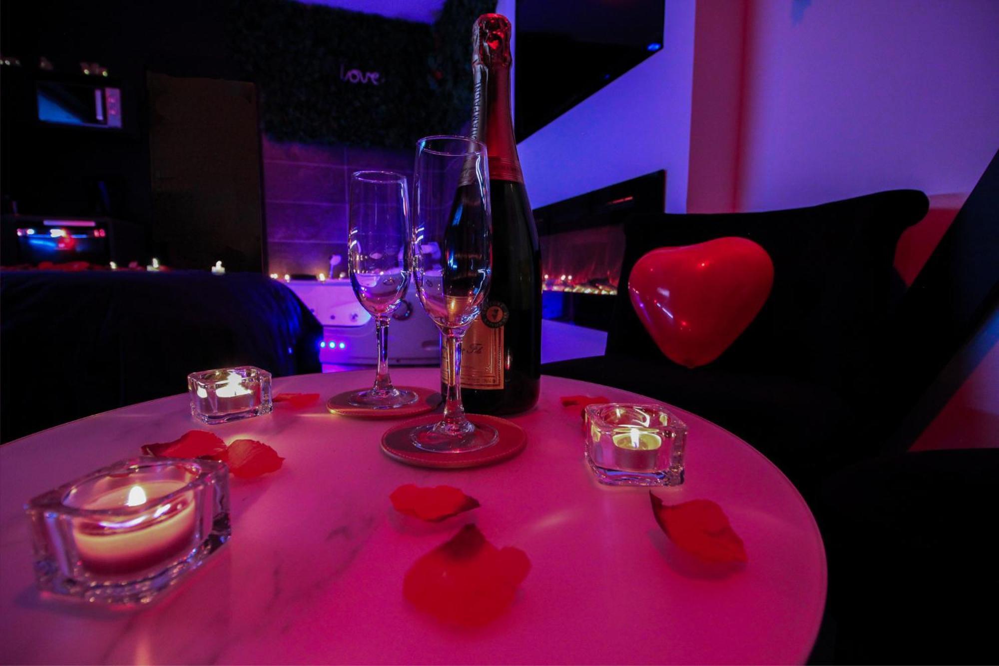 Loveroomxspa Bourg-Saint-Christophe Экстерьер фото