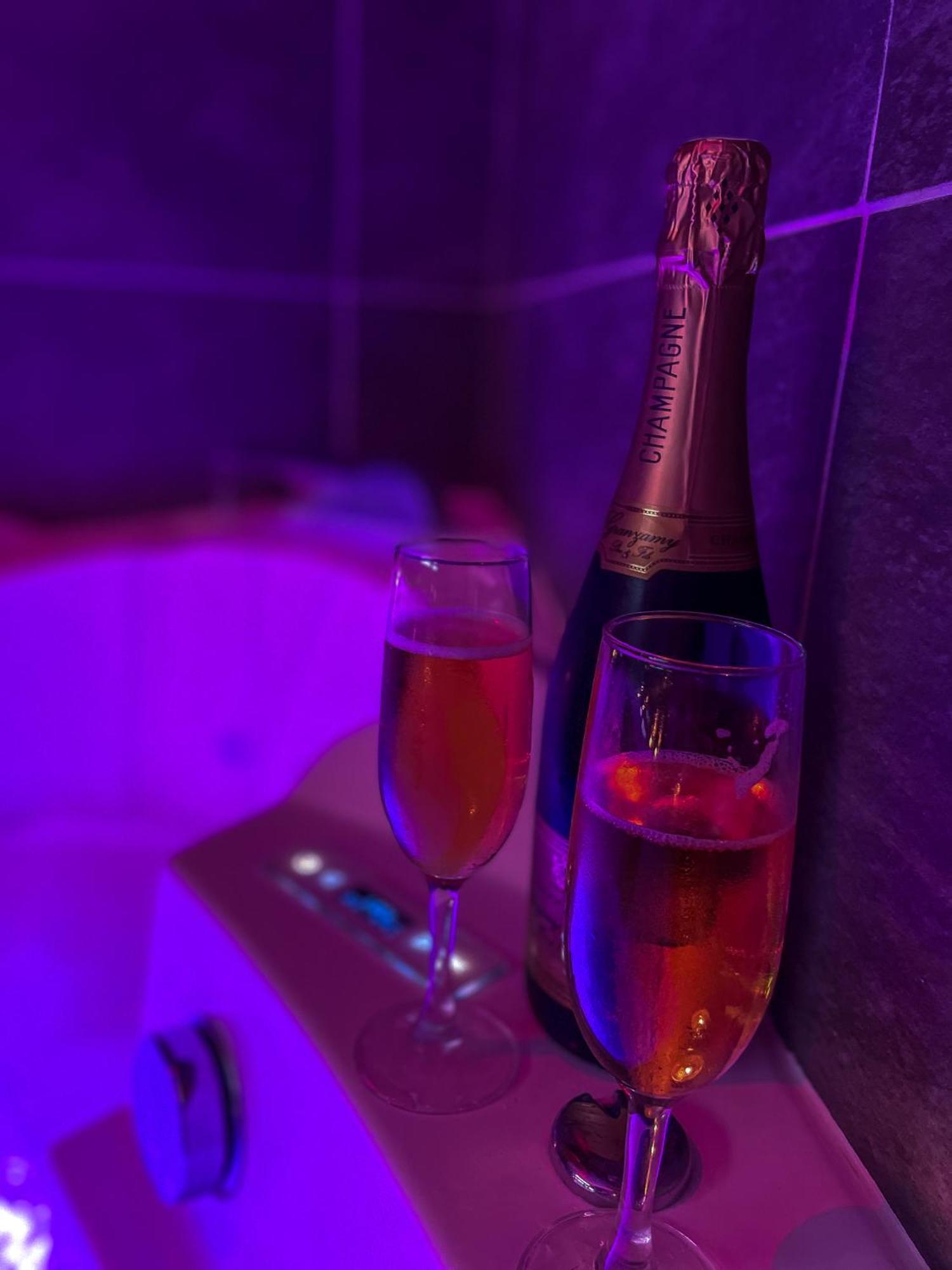 Loveroomxspa Bourg-Saint-Christophe Экстерьер фото