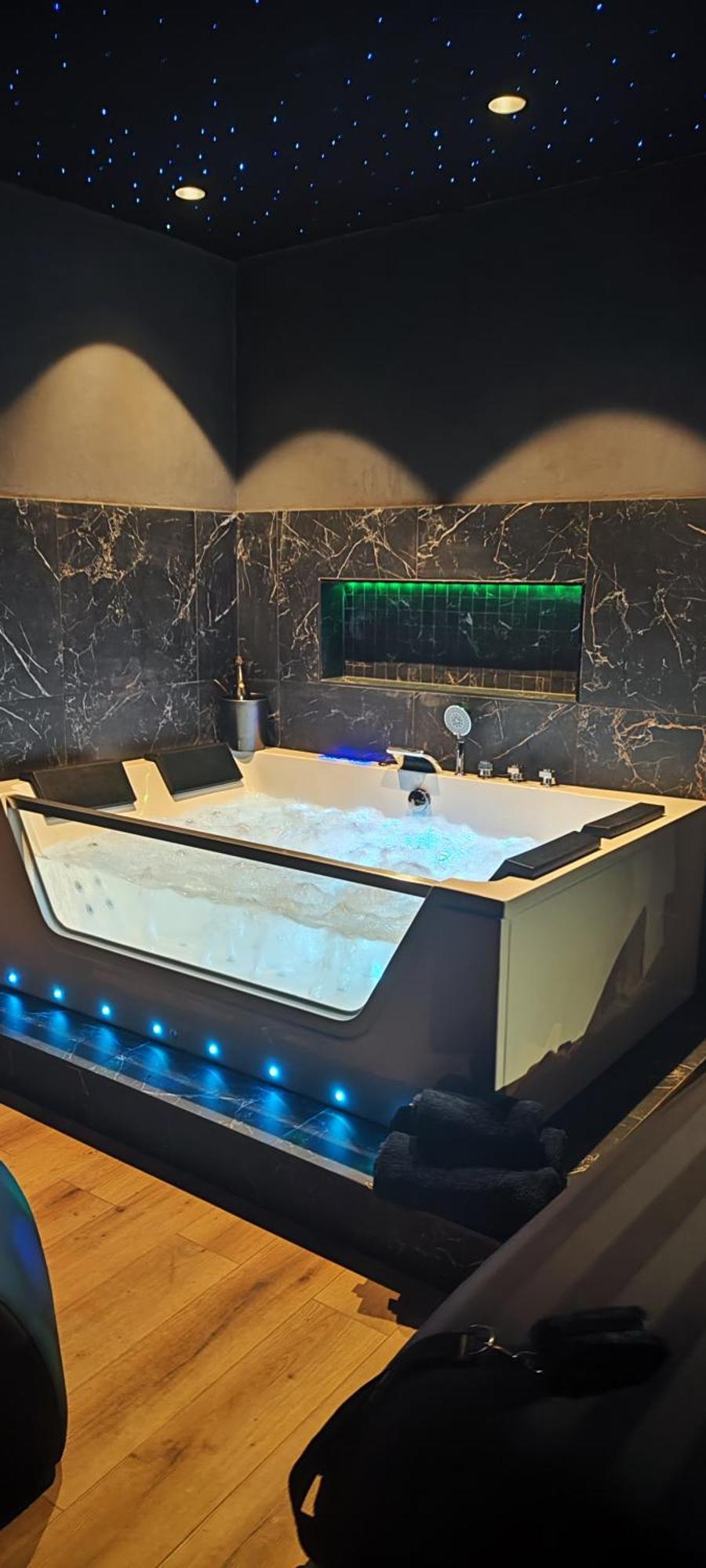 Loveroomxspa Bourg-Saint-Christophe Экстерьер фото