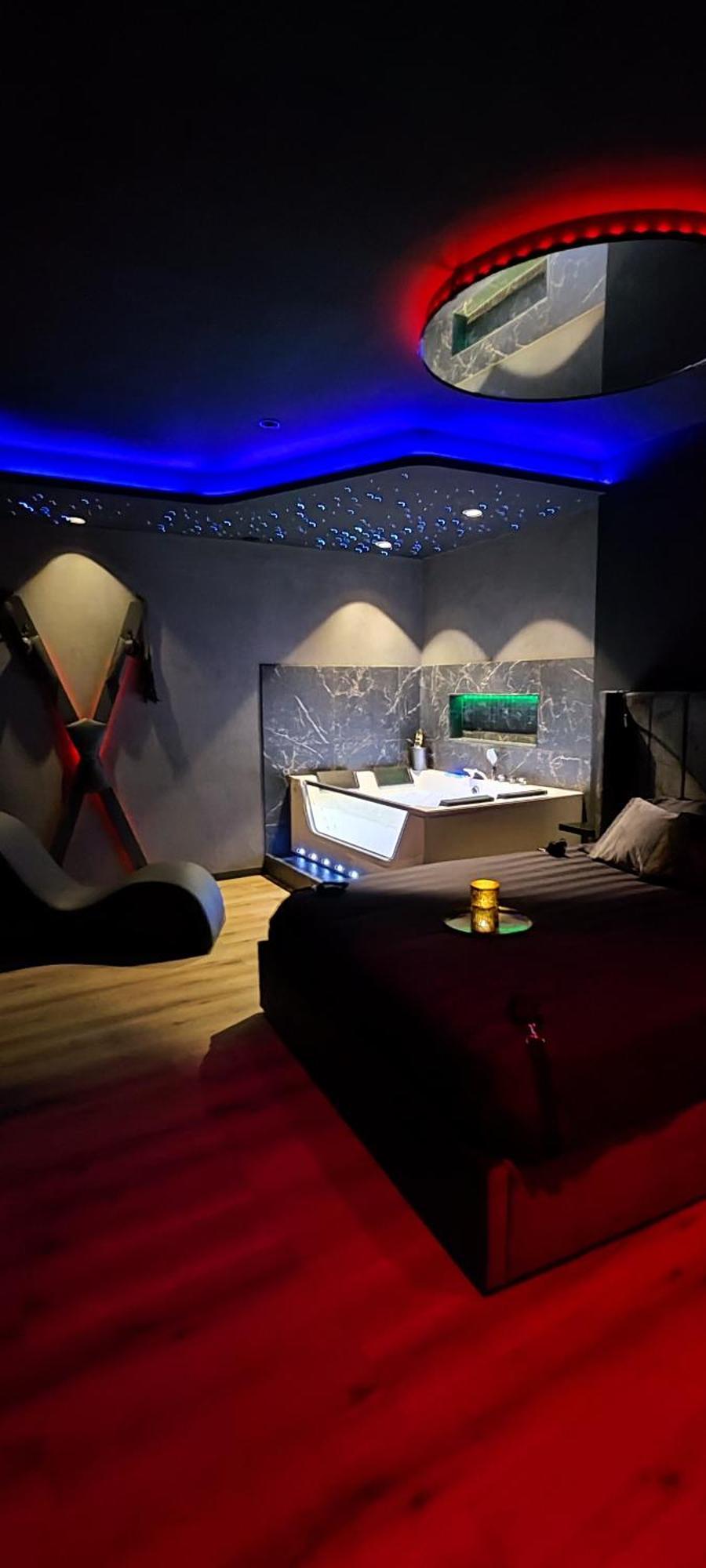 Loveroomxspa Bourg-Saint-Christophe Экстерьер фото