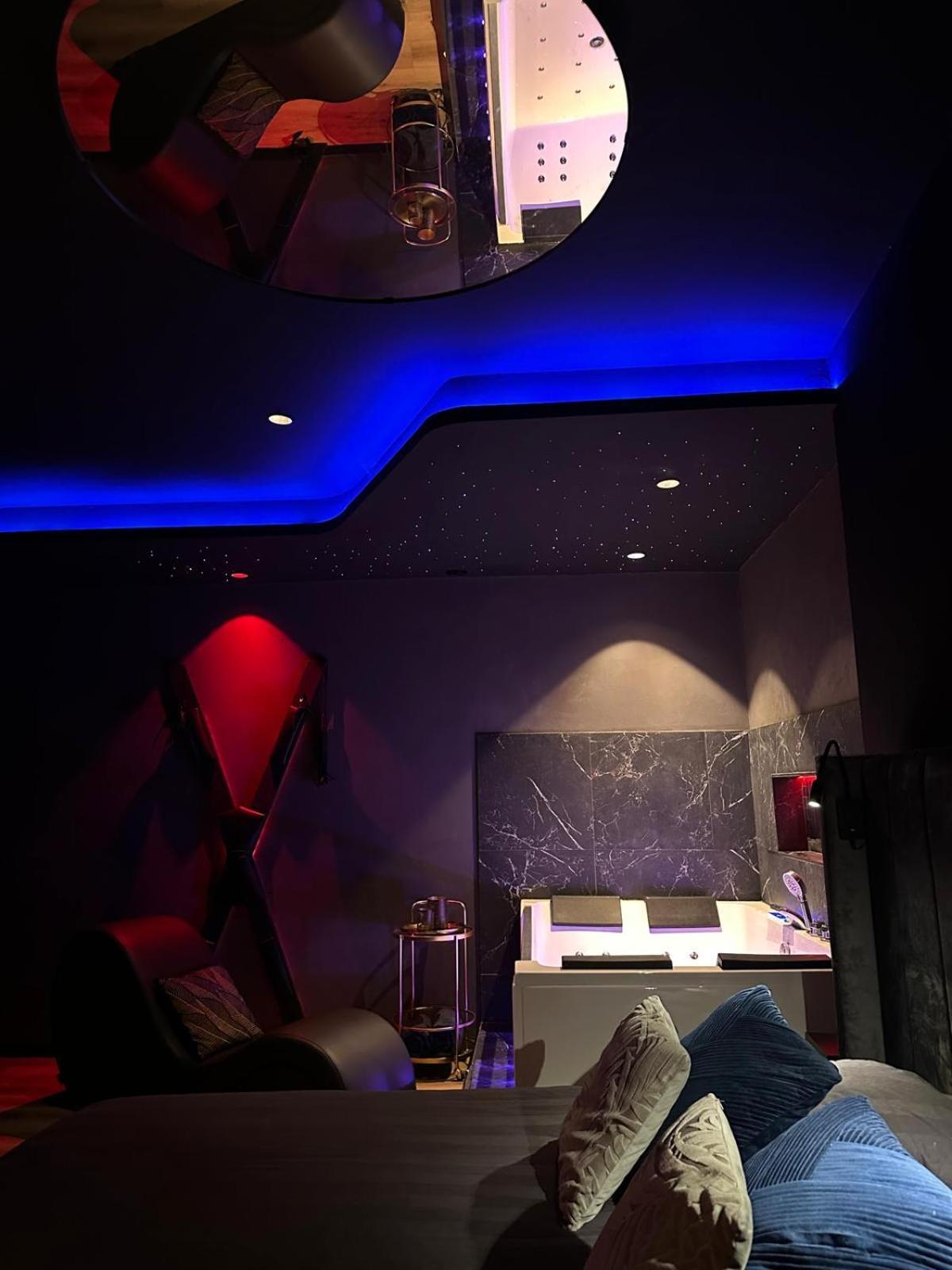 Loveroomxspa Bourg-Saint-Christophe Экстерьер фото
