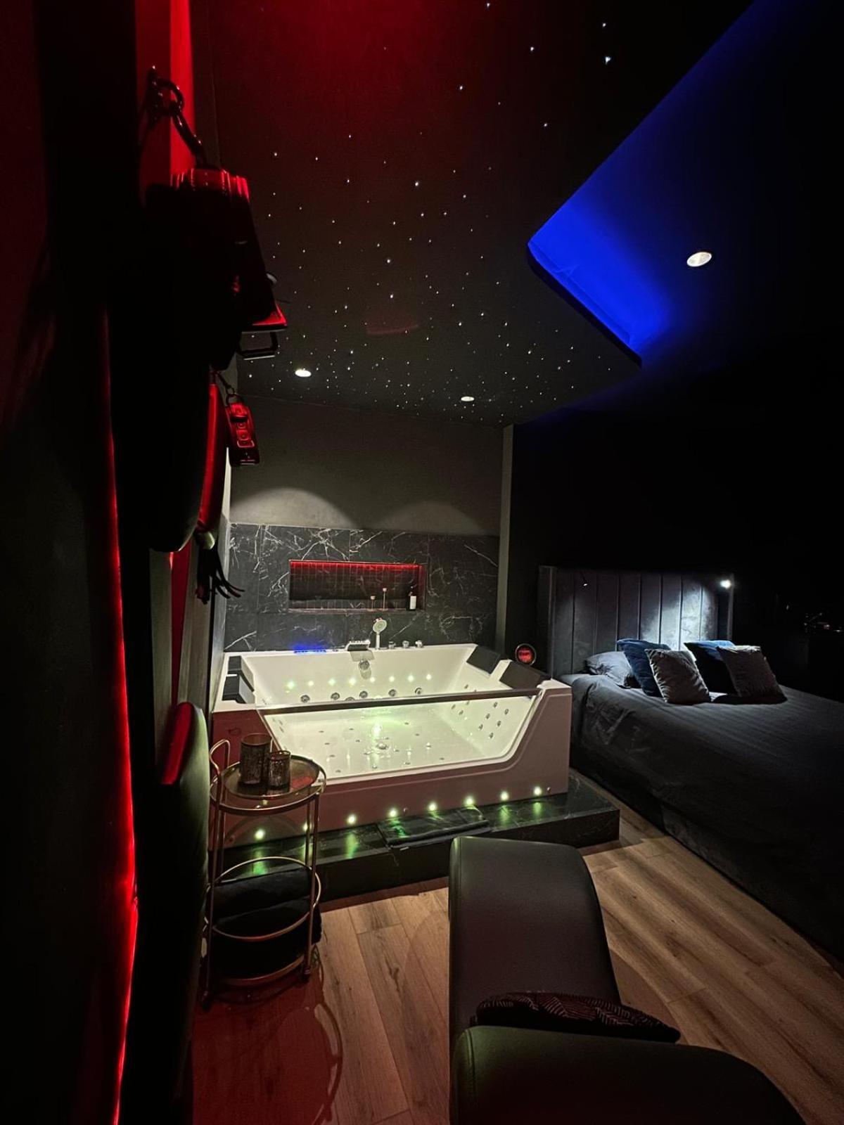 Loveroomxspa Bourg-Saint-Christophe Экстерьер фото