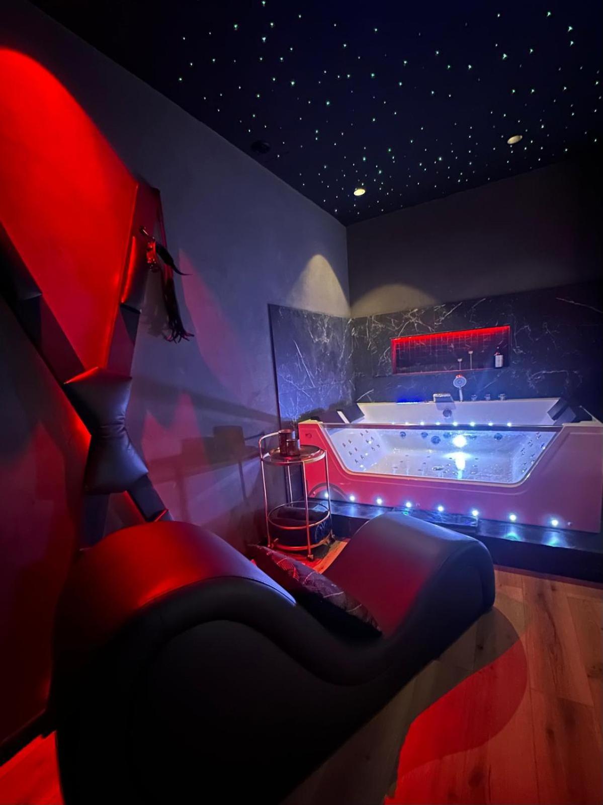 Loveroomxspa Bourg-Saint-Christophe Экстерьер фото