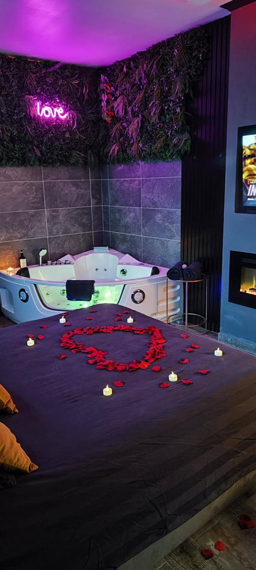 Loveroomxspa Bourg-Saint-Christophe Номер фото