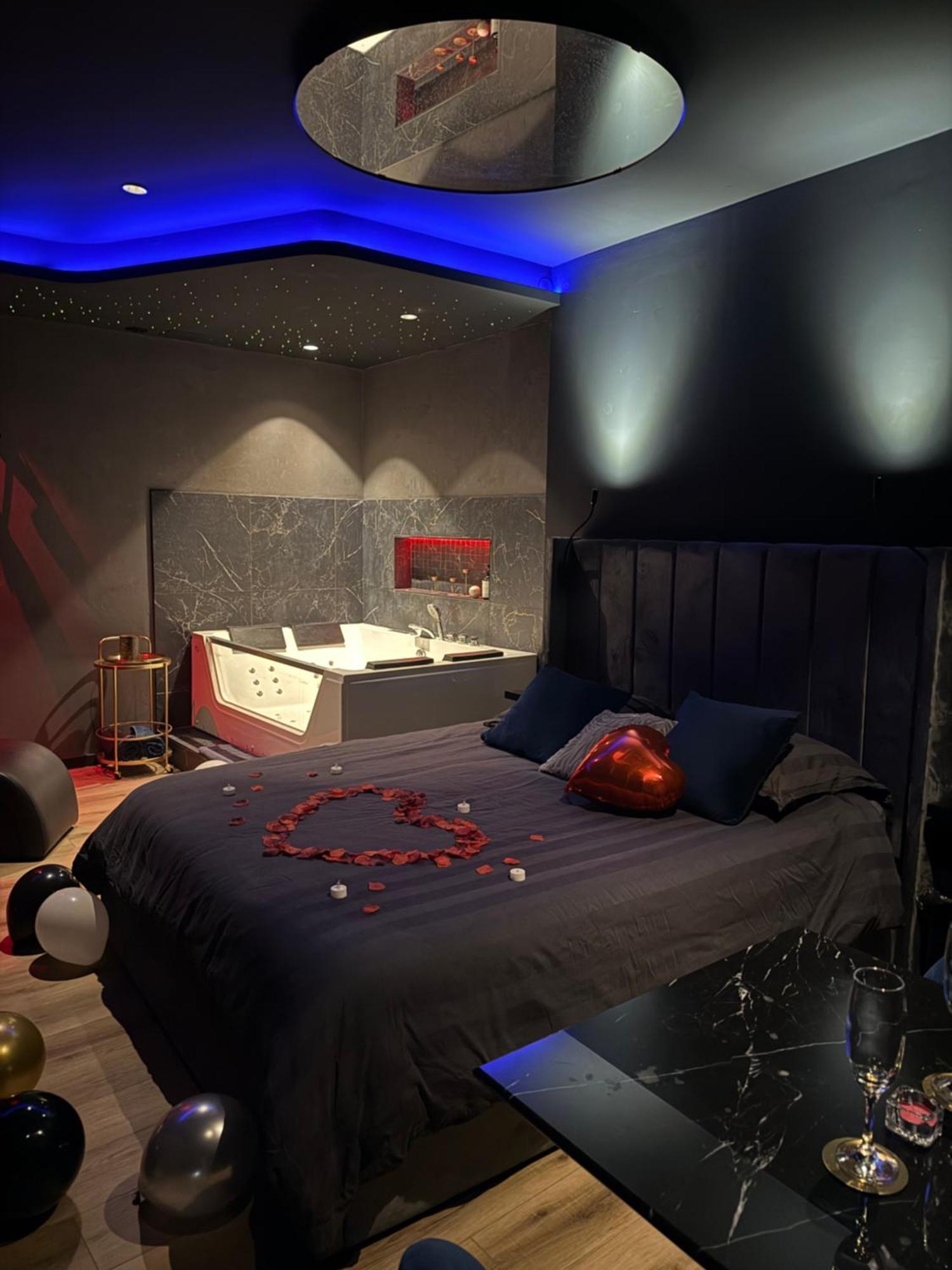 Loveroomxspa Bourg-Saint-Christophe Экстерьер фото