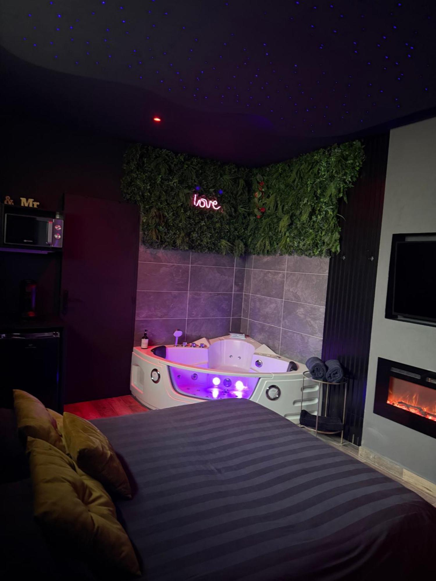 Loveroomxspa Bourg-Saint-Christophe Экстерьер фото