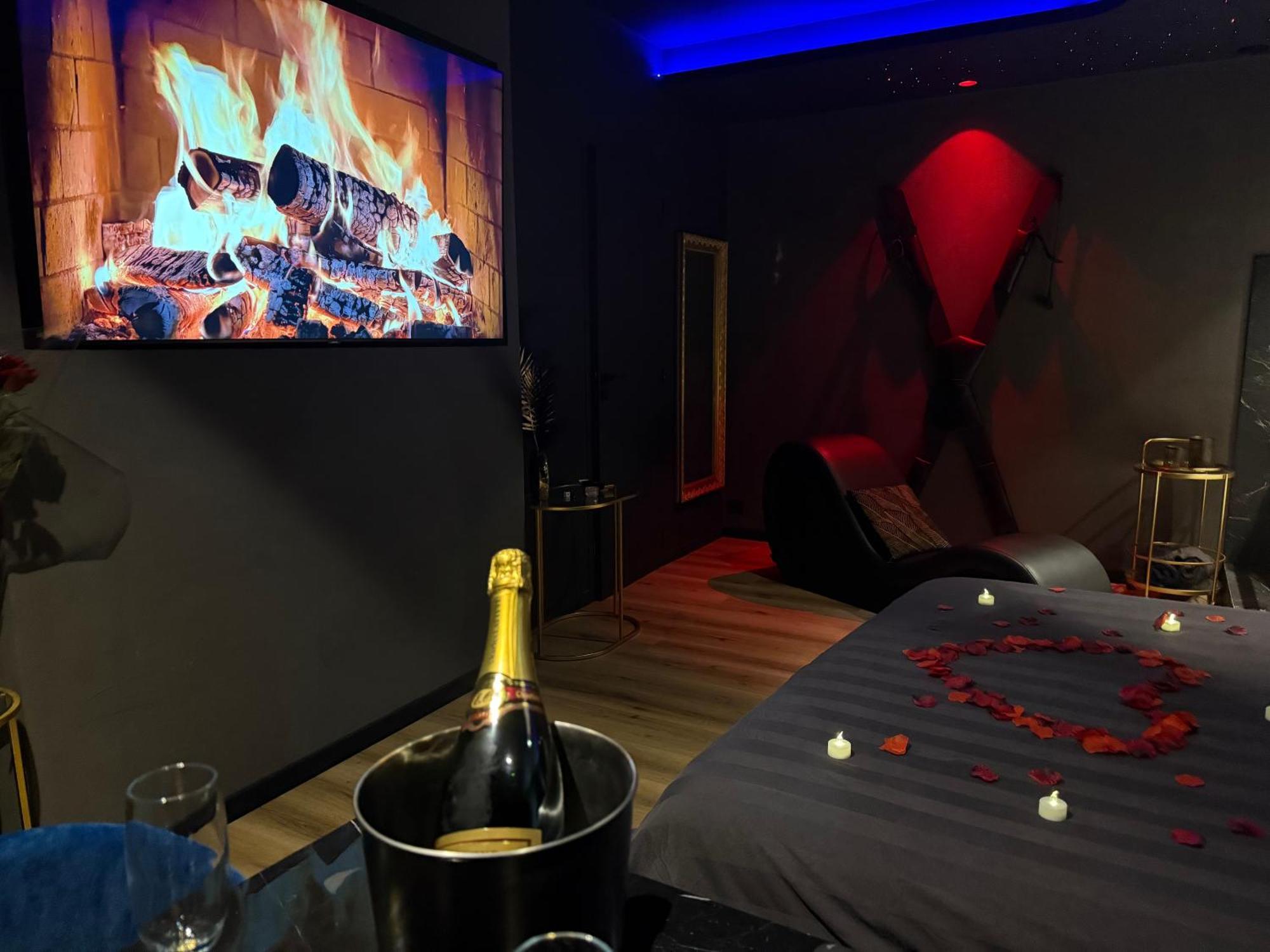 Loveroomxspa Bourg-Saint-Christophe Экстерьер фото
