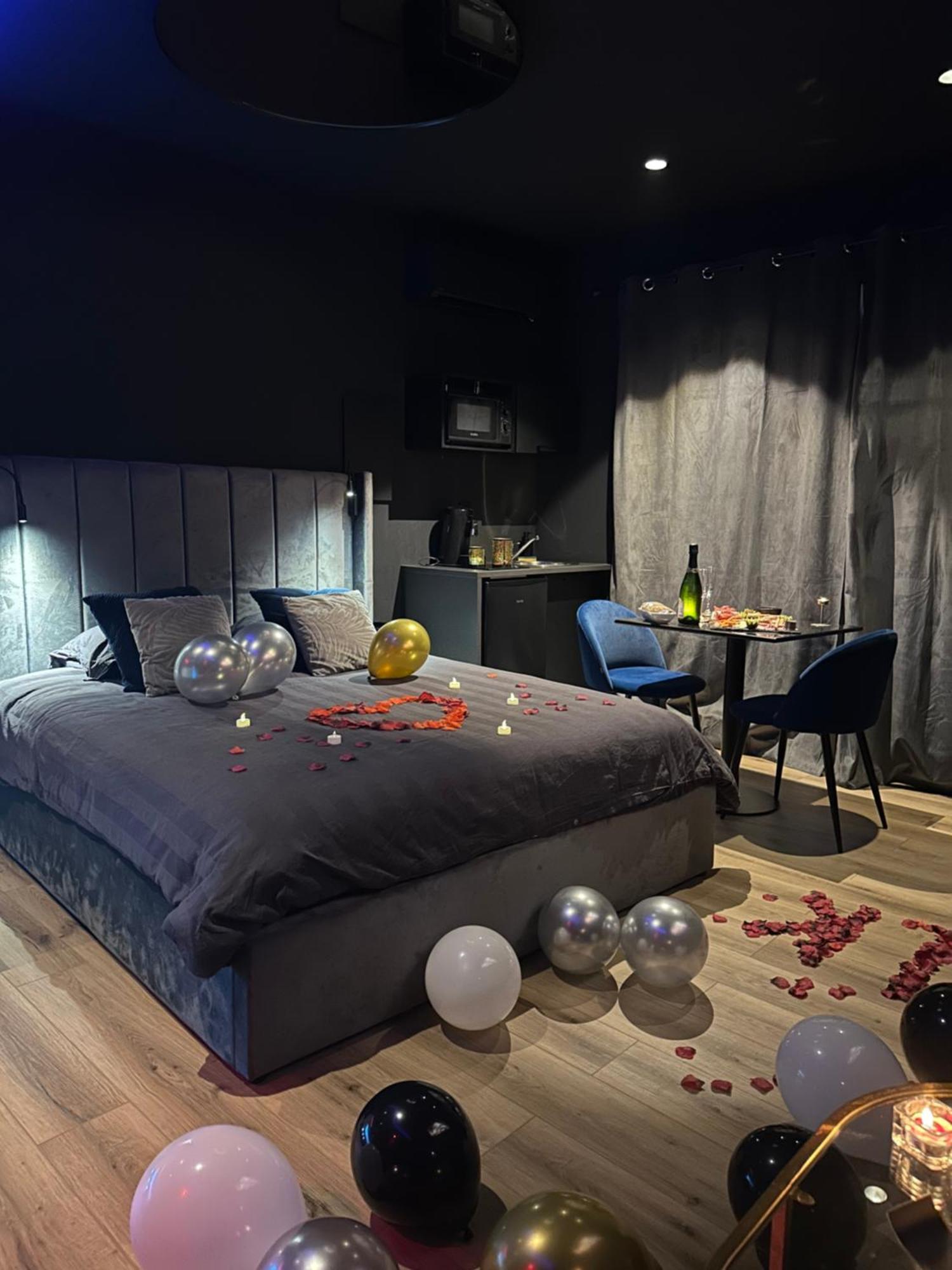 Loveroomxspa Bourg-Saint-Christophe Экстерьер фото