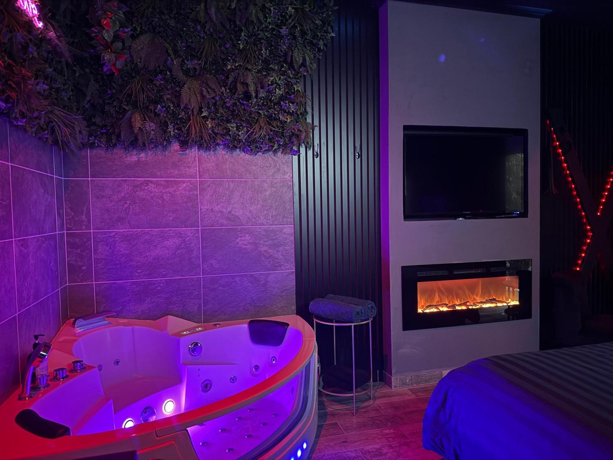 Loveroomxspa Bourg-Saint-Christophe Экстерьер фото