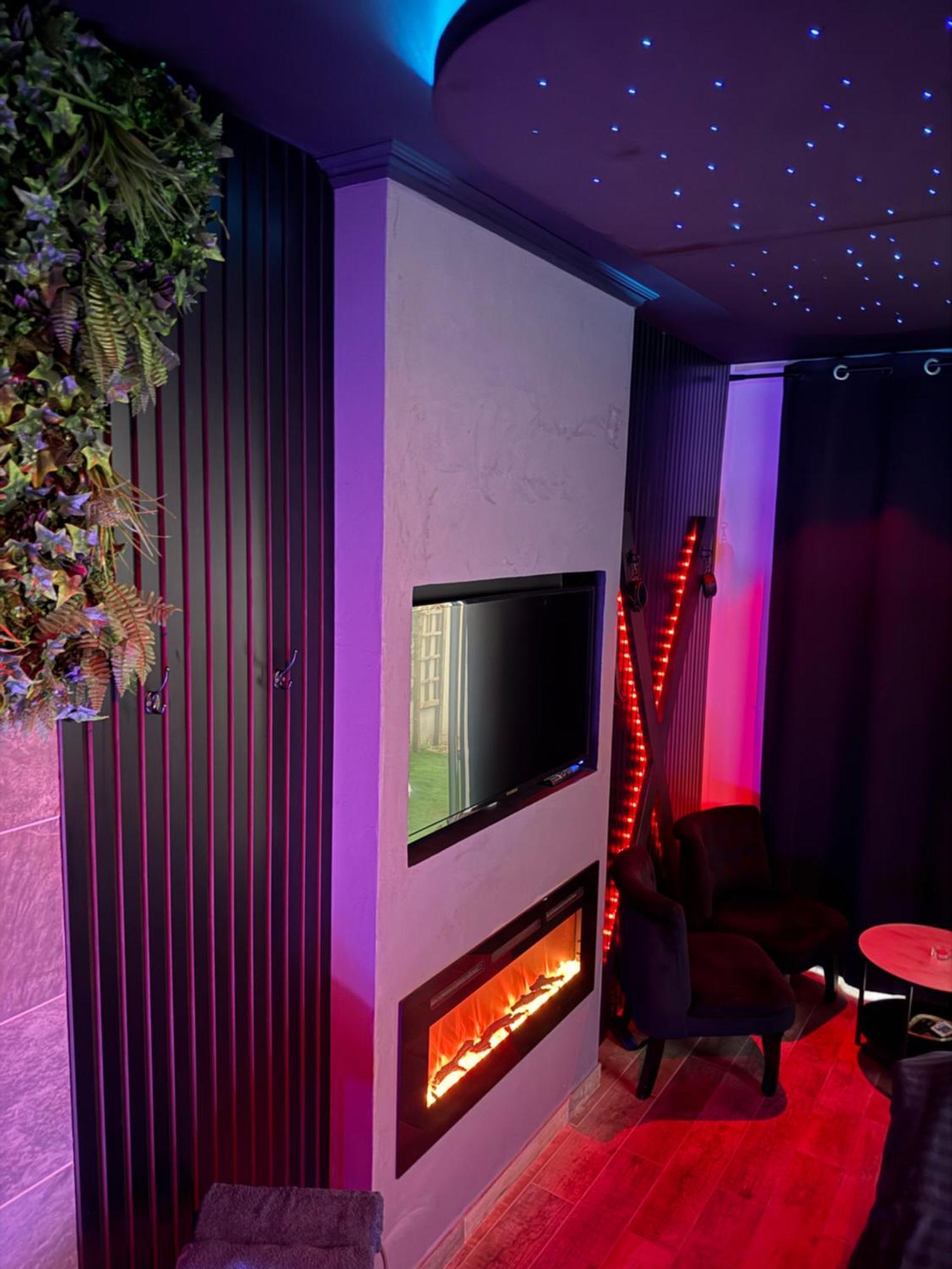 Loveroomxspa Bourg-Saint-Christophe Экстерьер фото